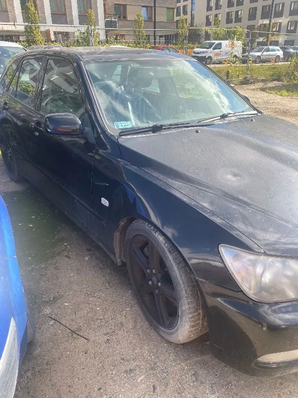 Lexus Is300