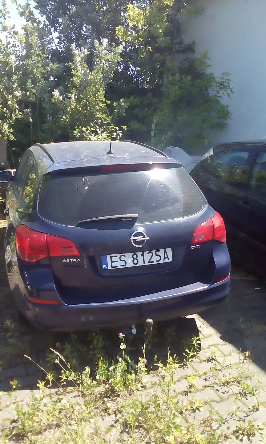 Opel Astra - 2012 - zdjęcie 1