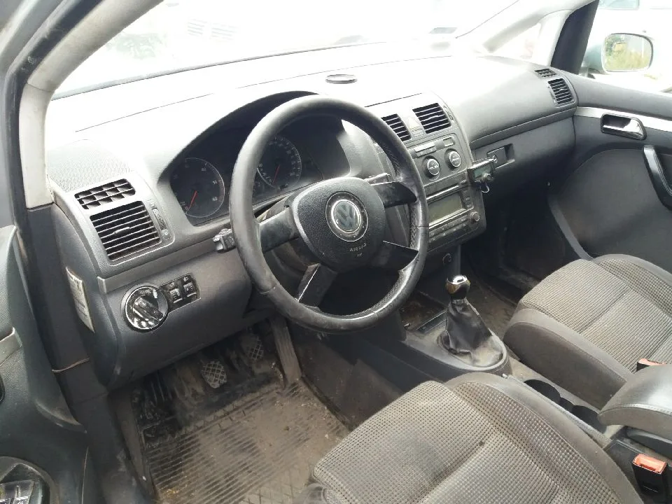 Volkswagen Touran - 2005 - zdjęcie 1