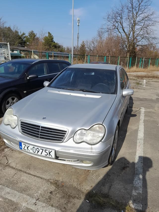Mercedes-Benz C200