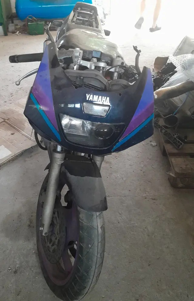 Yamaha Fzr
